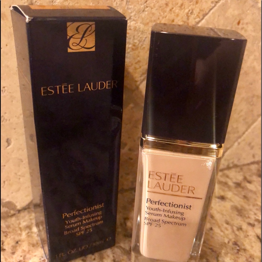 Estée Lauder Perfectionist Makeup in Frisco